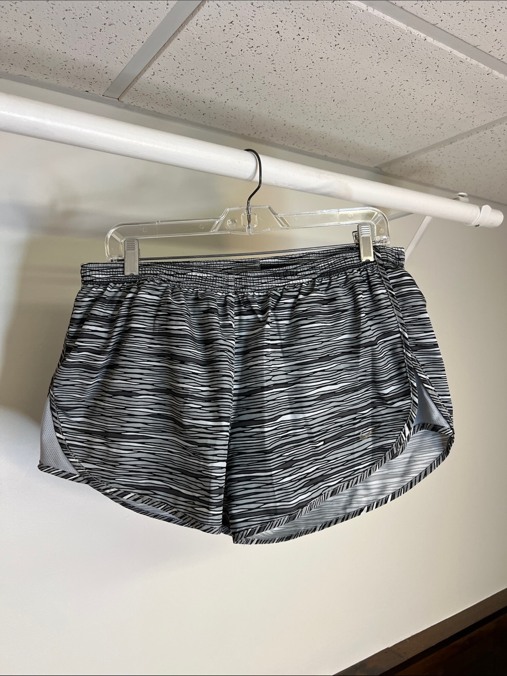 Nike Dri-Fitβ Gray Striped Running Shorts- L